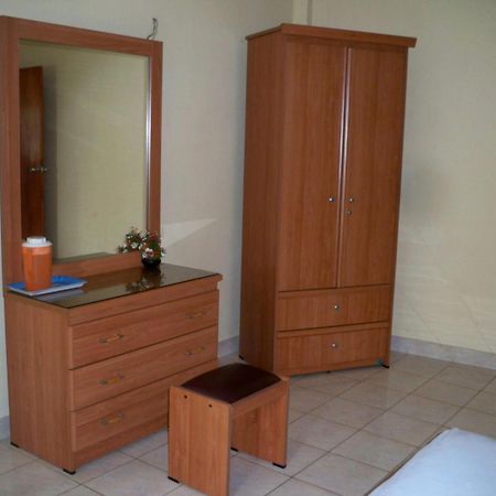 Hotel Red Rose Negombo Exterior photo