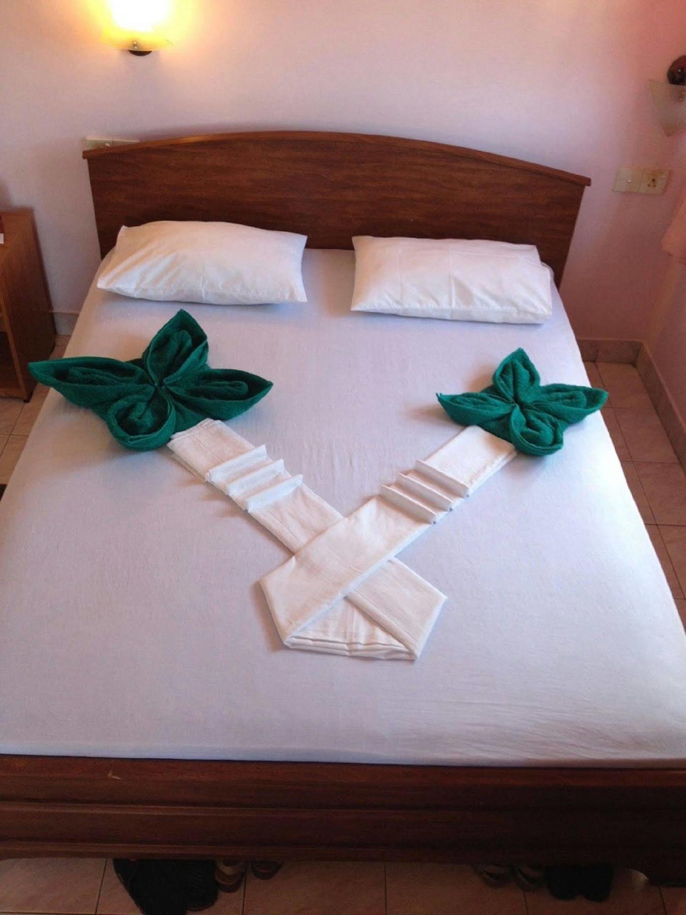 Hotel Red Rose Negombo Exterior photo