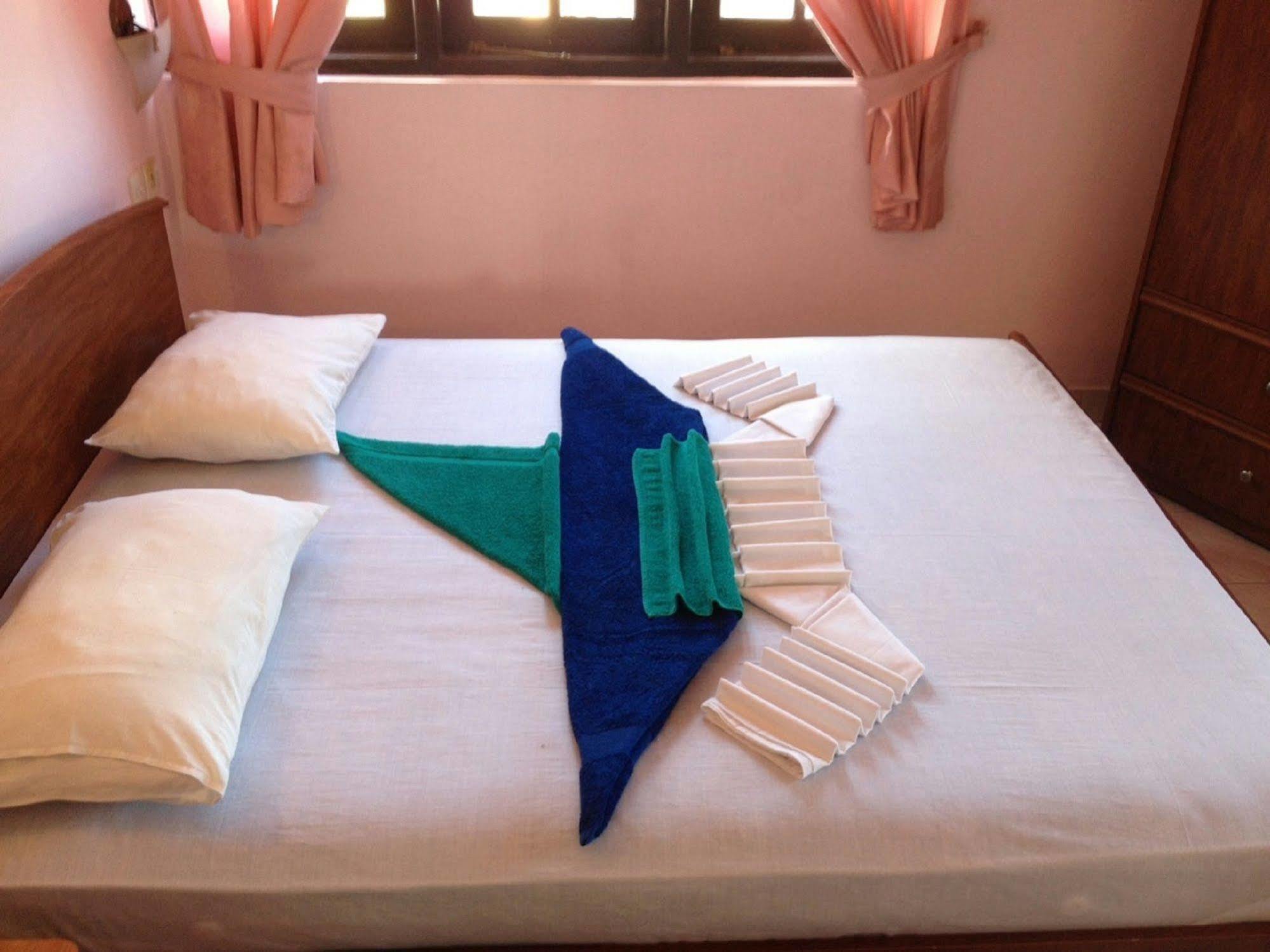 Hotel Red Rose Negombo Exterior photo