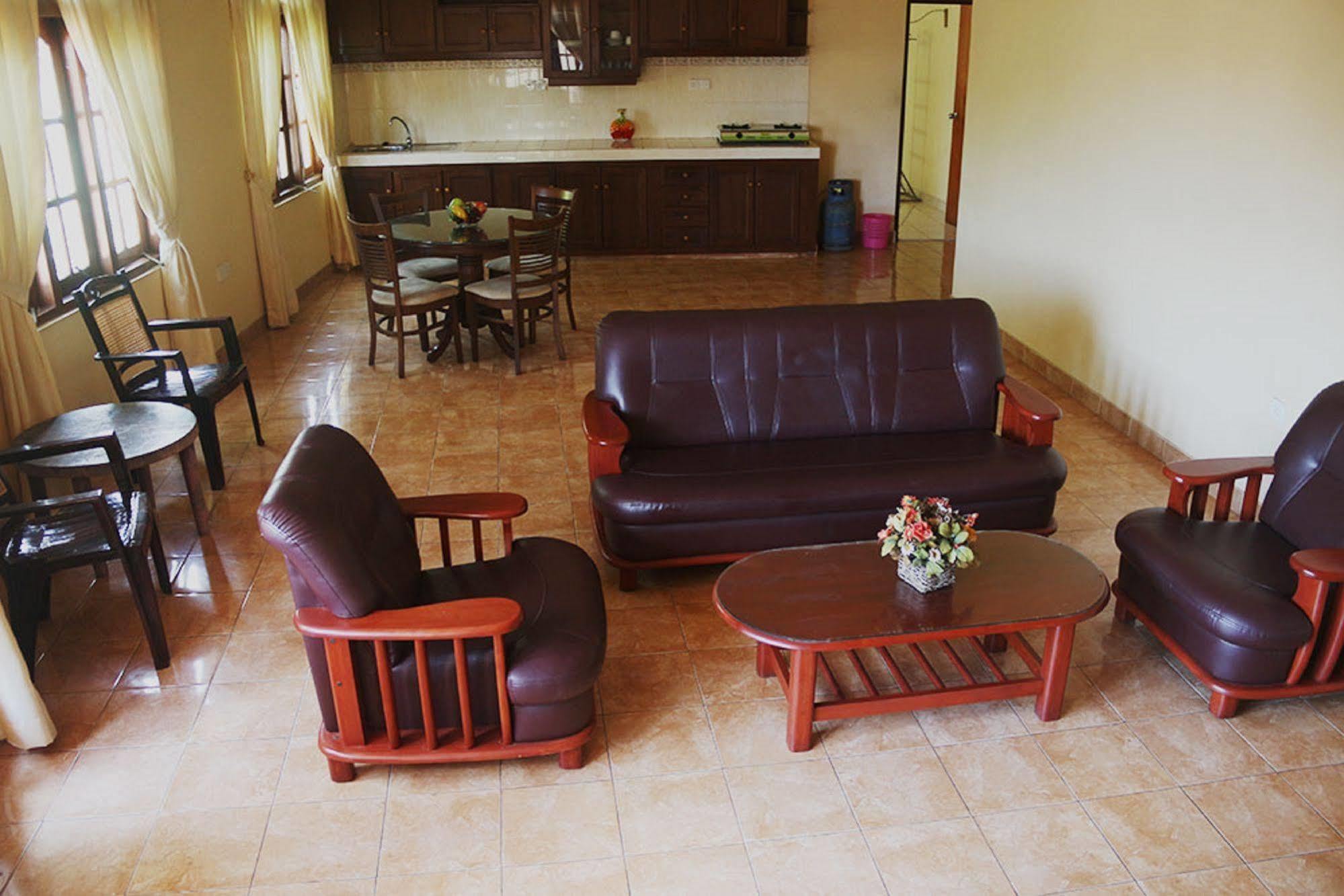 Hotel Red Rose Negombo Exterior photo