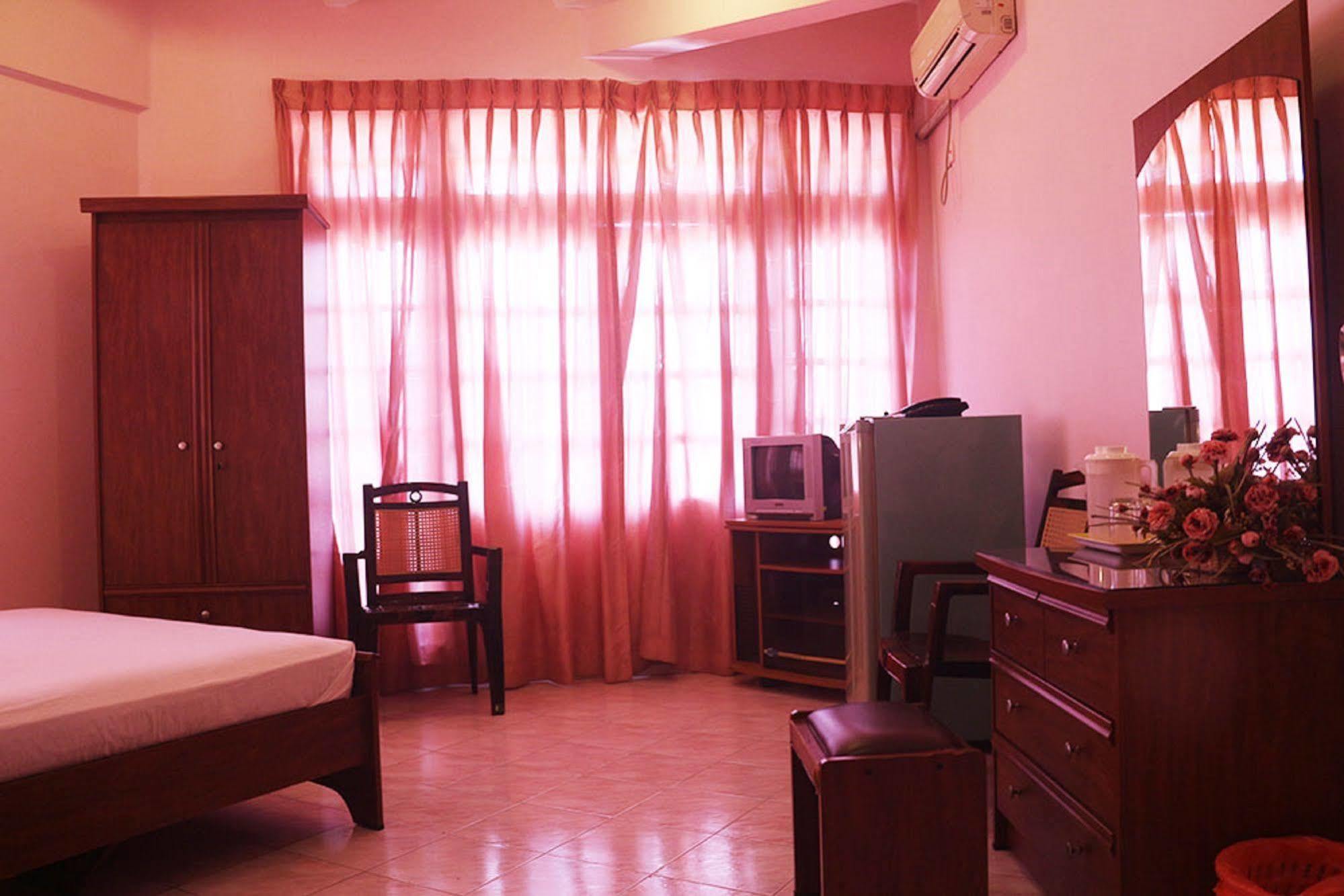 Hotel Red Rose Negombo Exterior photo