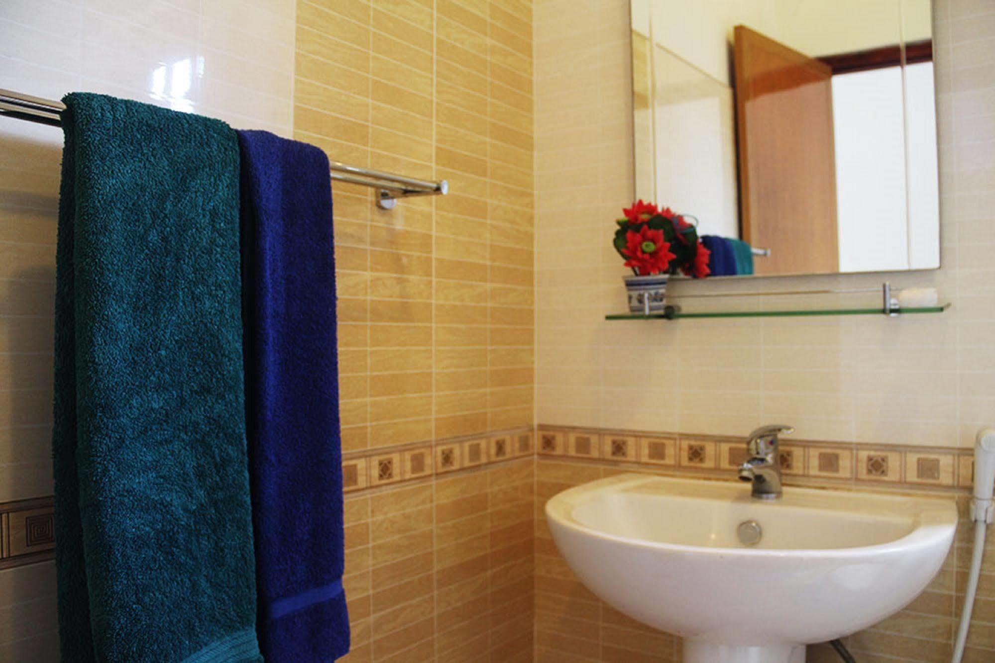 Hotel Red Rose Negombo Exterior photo