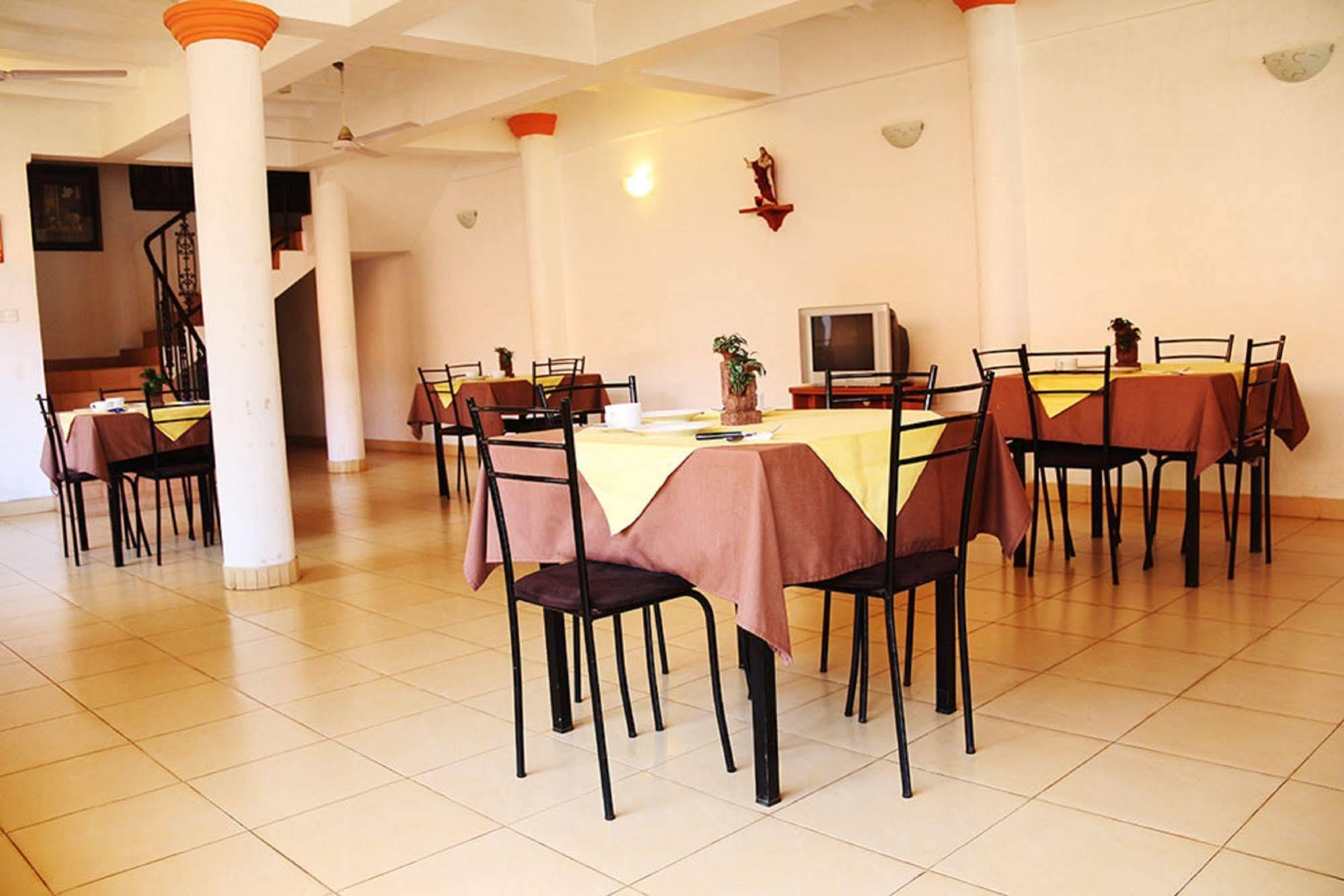 Hotel Red Rose Negombo Exterior photo