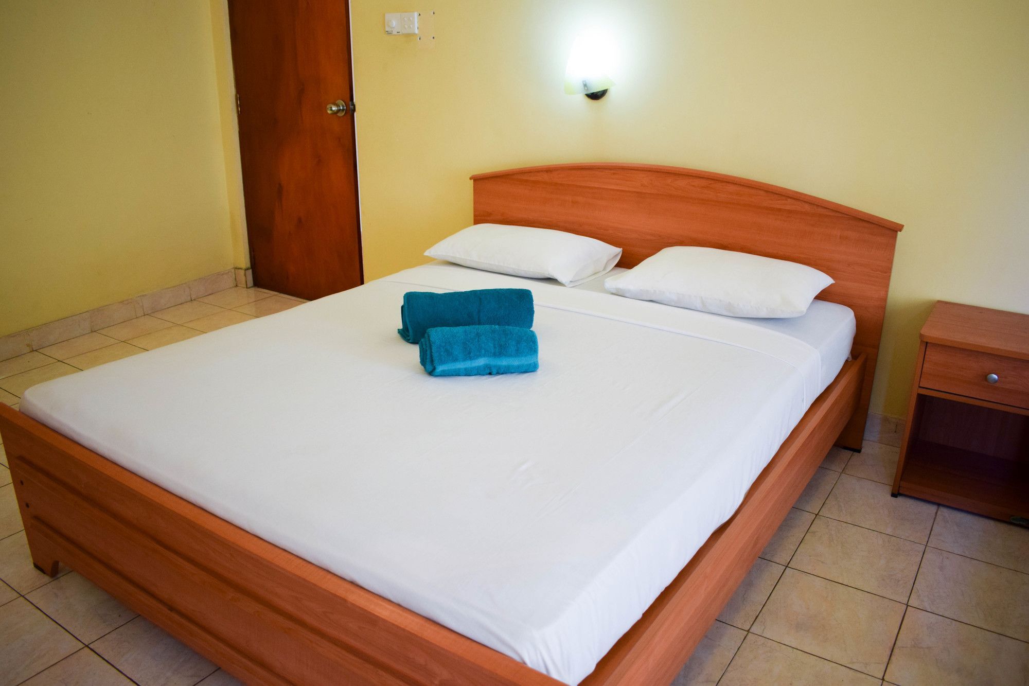 Hotel Red Rose Negombo Exterior photo