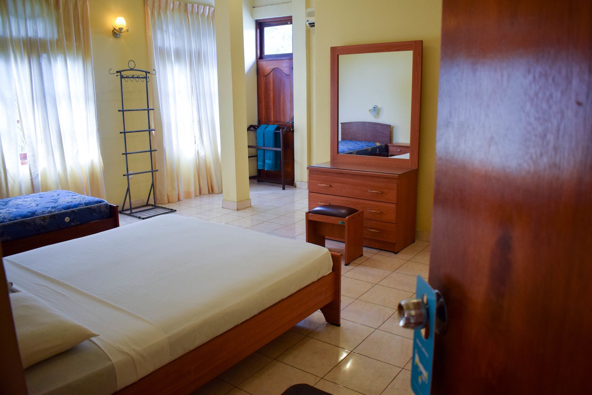 Hotel Red Rose Negombo Exterior photo