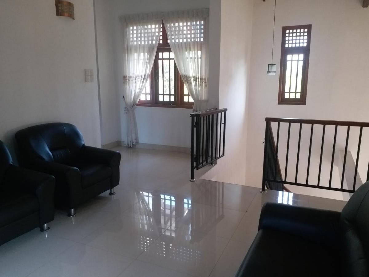 Hotel Red Rose Negombo Exterior photo
