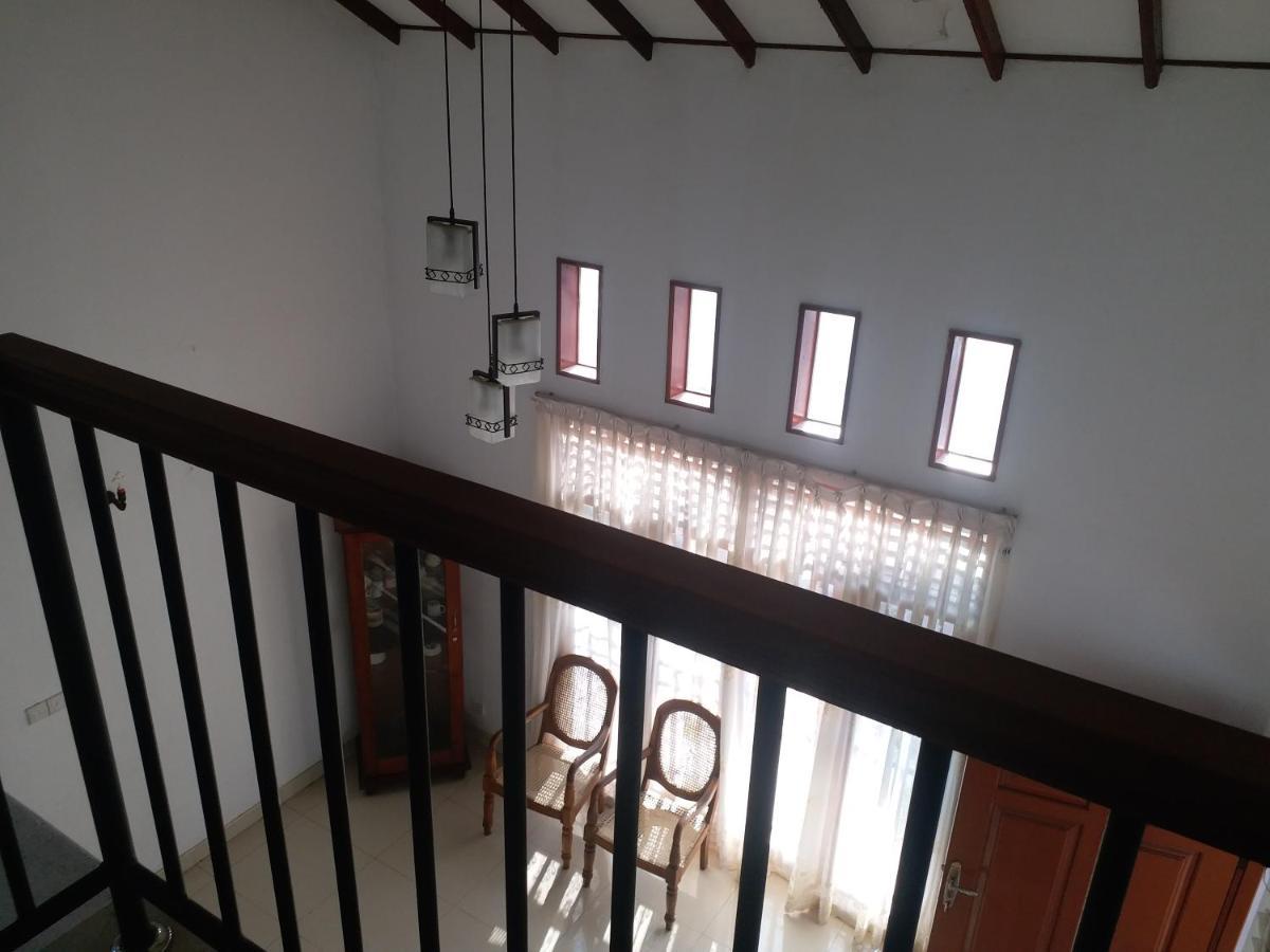 Hotel Red Rose Negombo Exterior photo