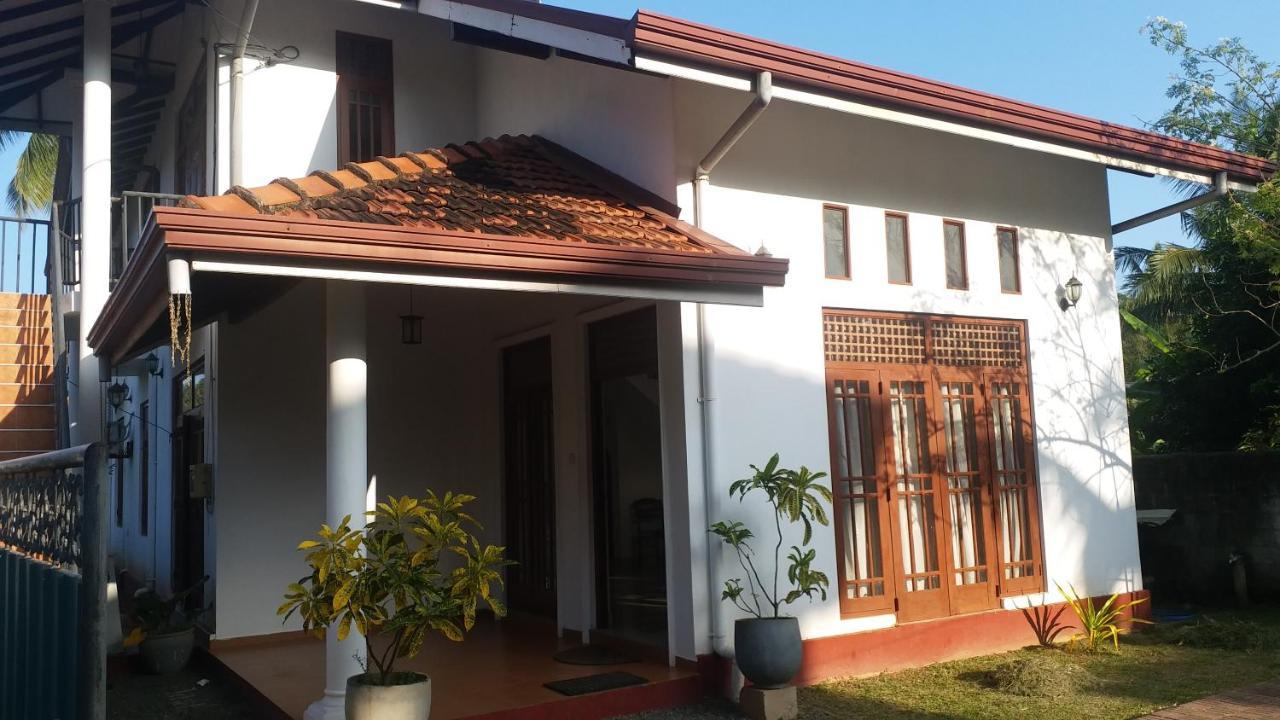 Hotel Red Rose Negombo Exterior photo